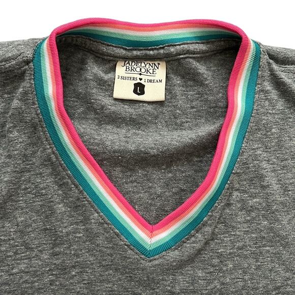 Jadelynn Brooke Cotton Blend Gray Rainbow V-Neck BABY Spell‎ Out T-Shirt Size L - Picture 3 of 9